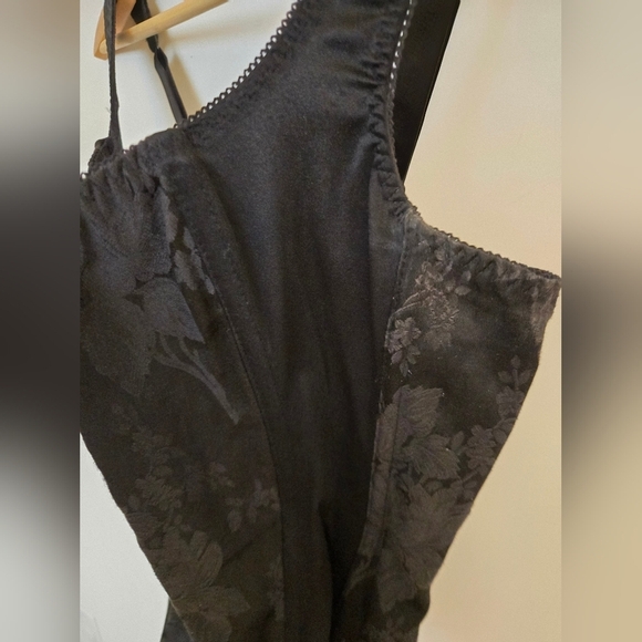Intimate Attitudes vinatge black floral tie back front hopk corset | size 40 - Picture 3 of 9